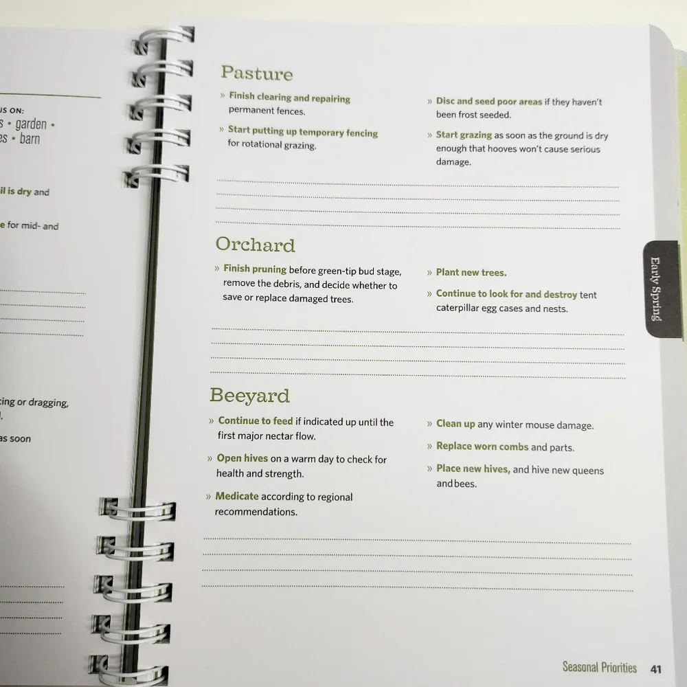 The Backyard Homestead Seasonal Planner : What to Do and When to Do It